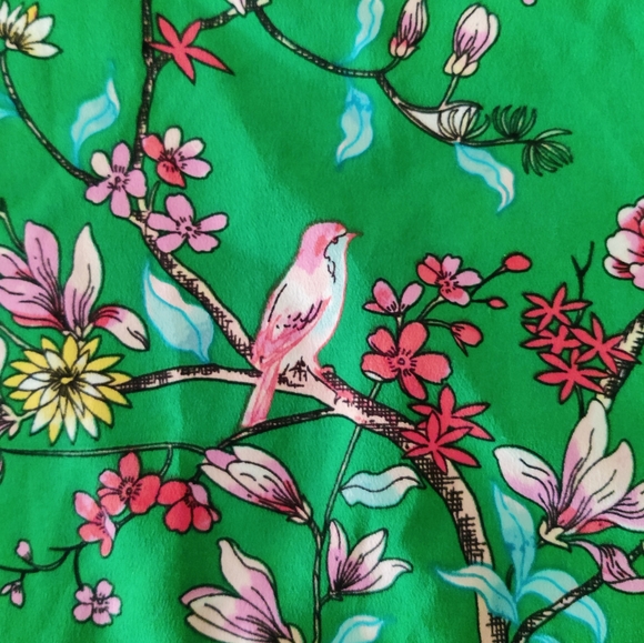 Bright and Cheery Van Heusen Top - Picture 7 of 7